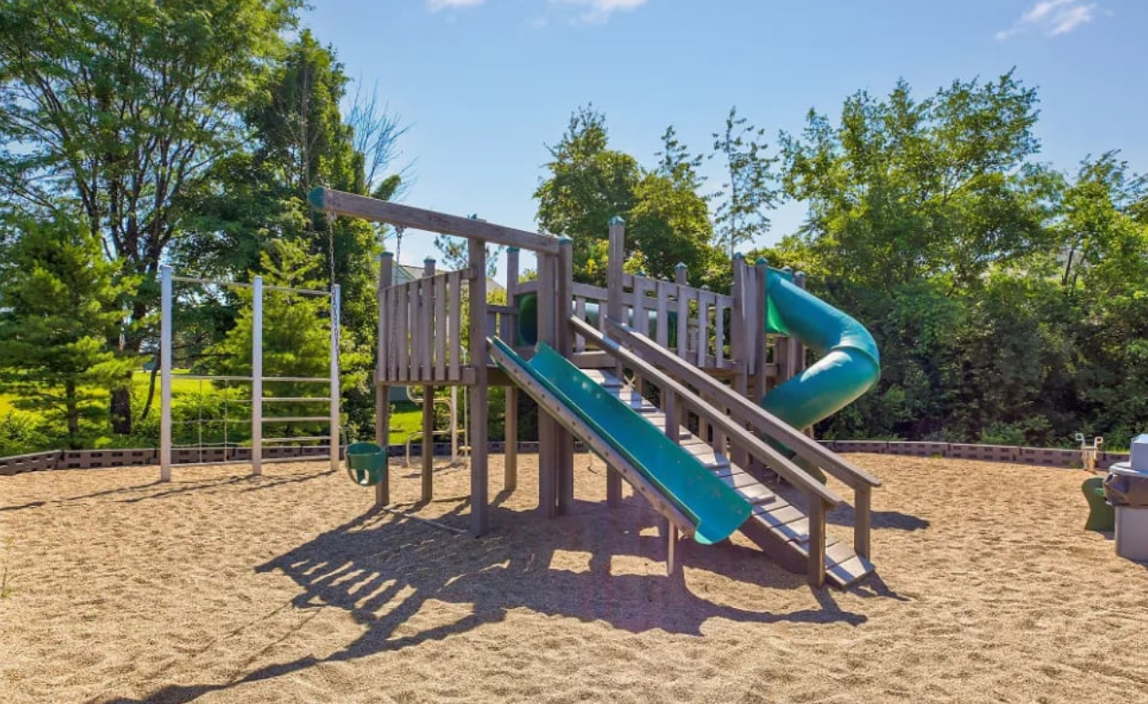 Charleston Pines Image 2