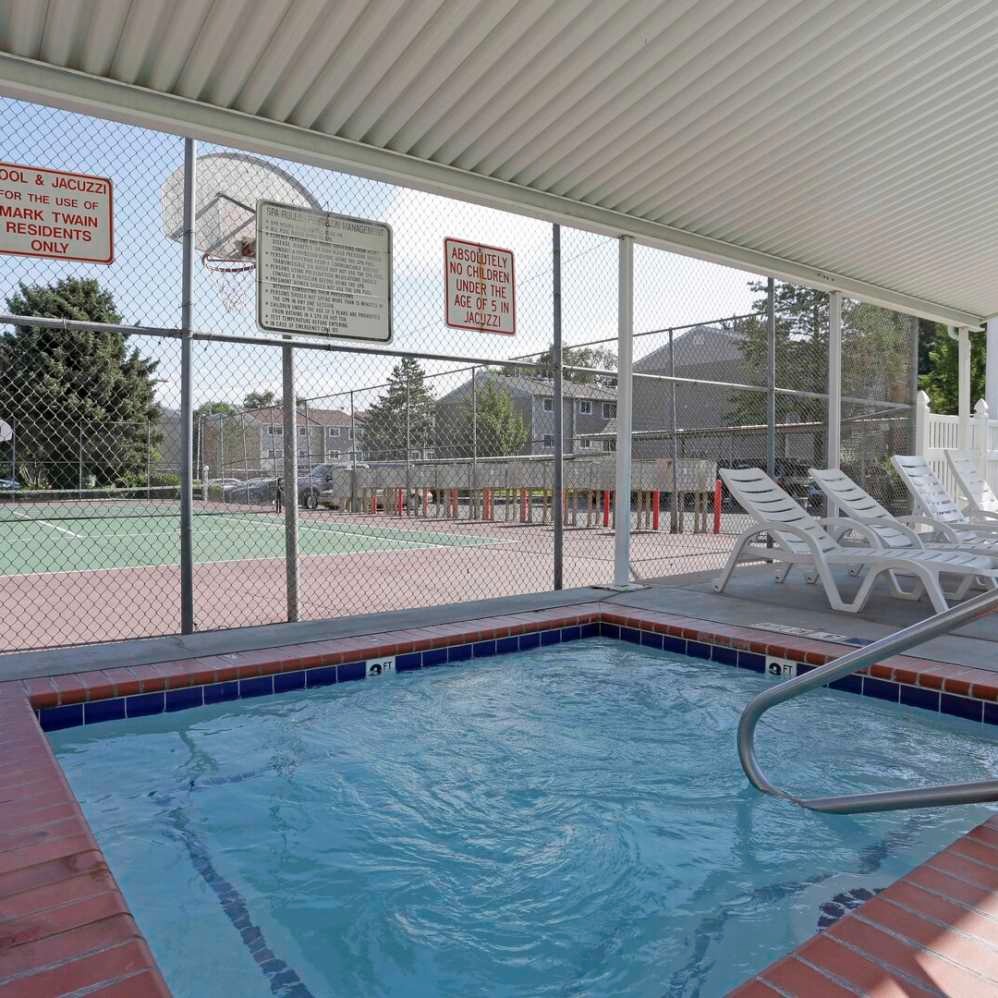 Mark Twain Apartments Image 3