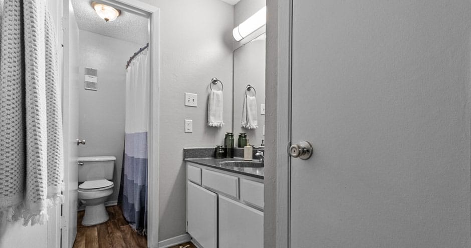 River Oaks Apartments Image 8