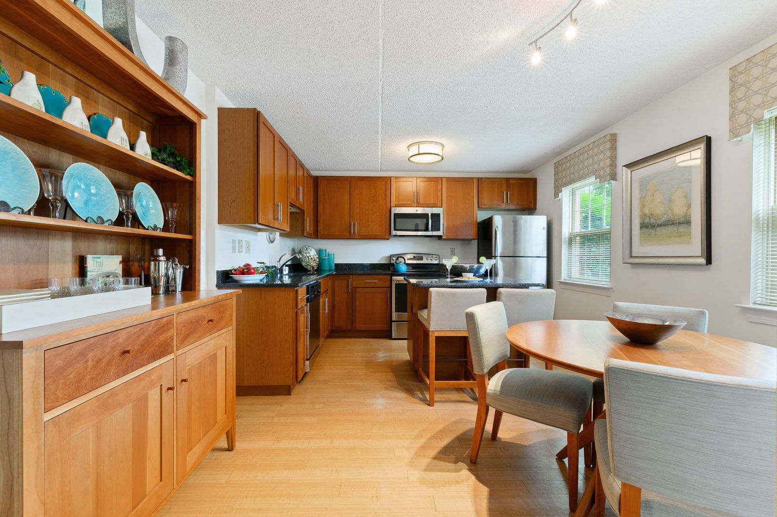 Deluxe Tahoe Kitchen & Dining