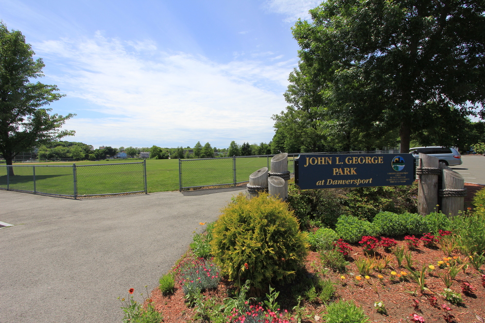 River Drive Apartments Image 6