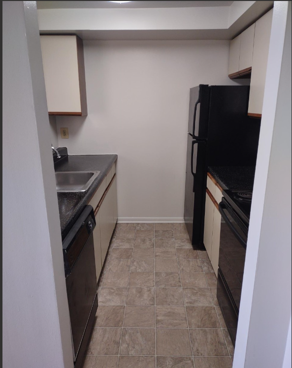 Marlboro Classic Apt & Redwood Square Image 16