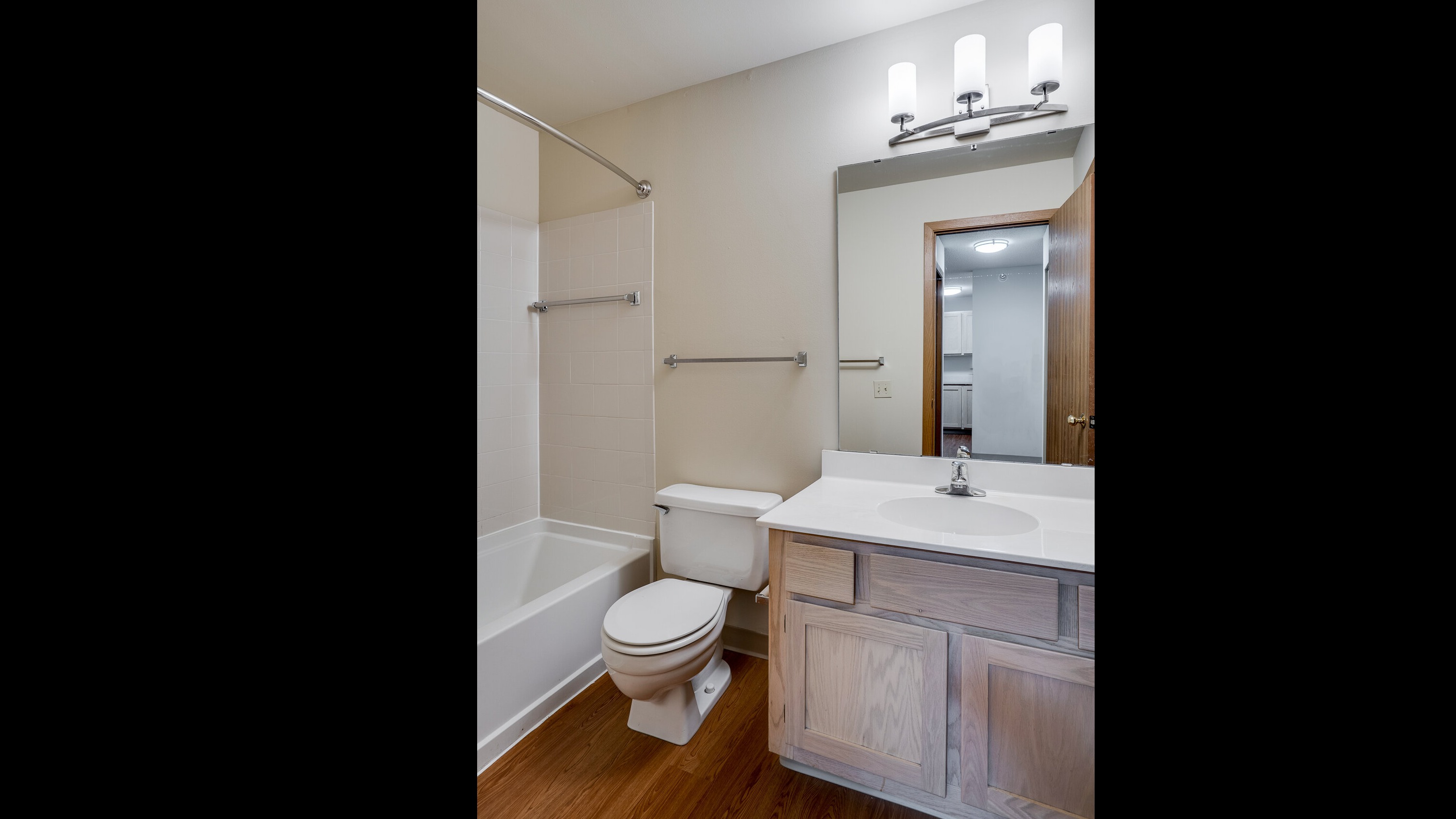 Laurel Village  Image 31