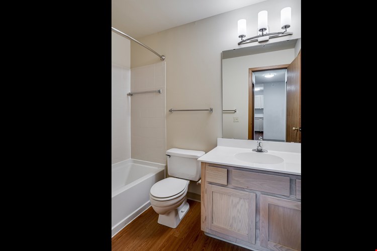 Laurel Village  Image 31