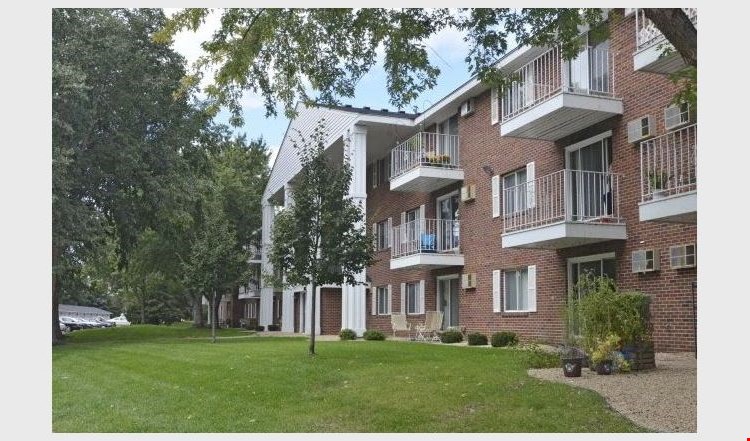Apartments At Colonial Estates Coon Rapids
