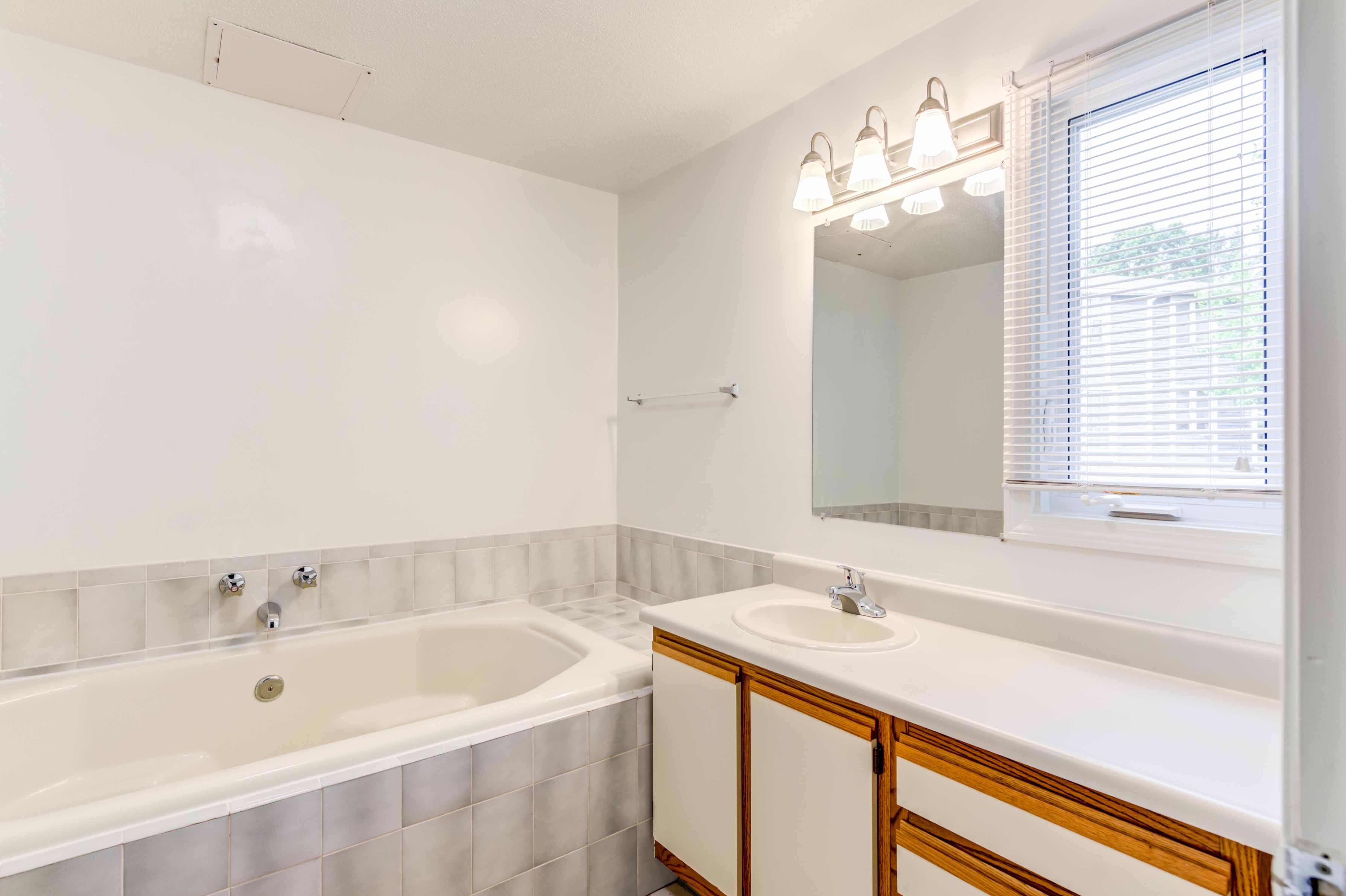 Winchester Park and Woods Image 26