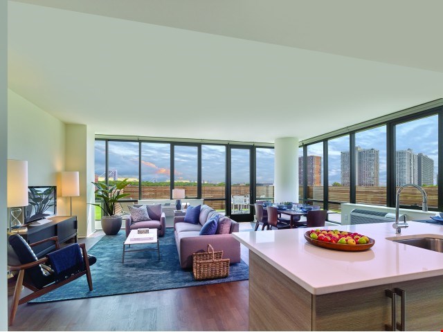 Hudson Lights Image 1