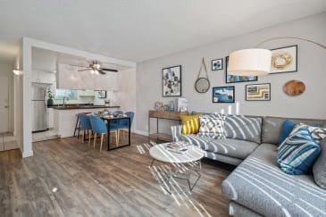 Glen Oaks Apartments Image 7