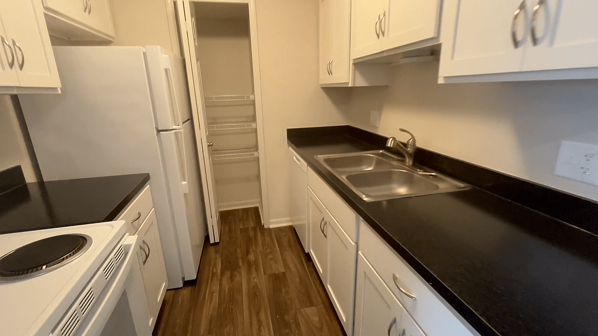 Three Oaks Apartments Image 29