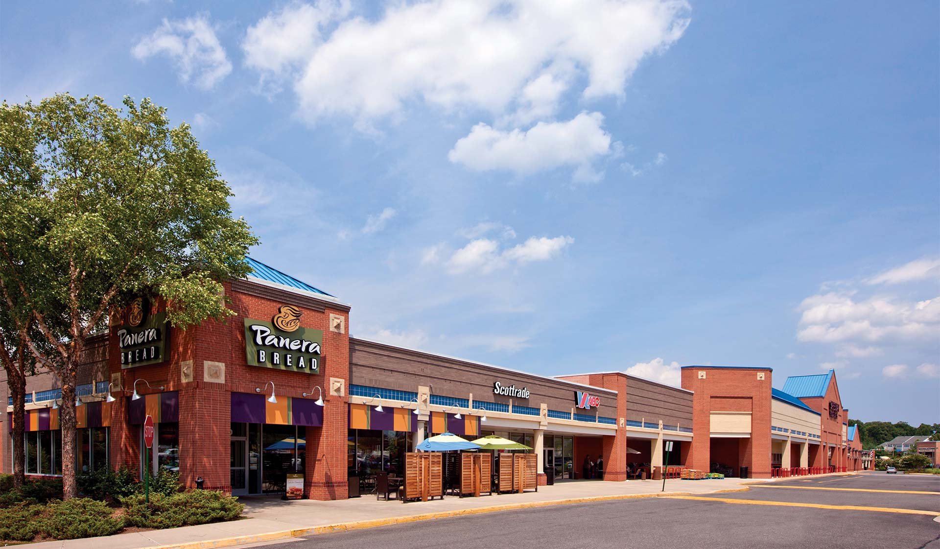 Nearby Dillingham Square has many shops and restaurants