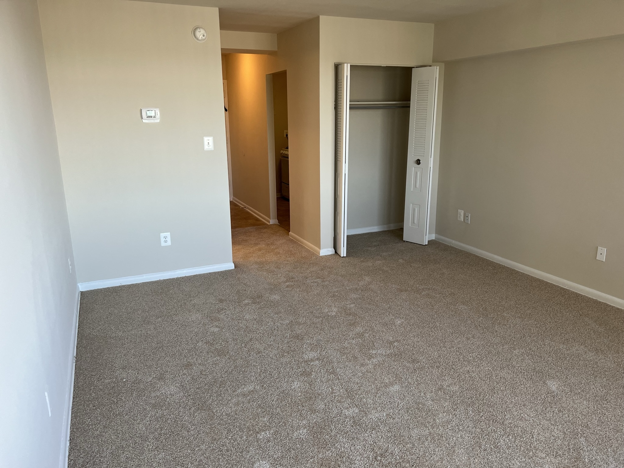 Silver Spring Towers Image 77