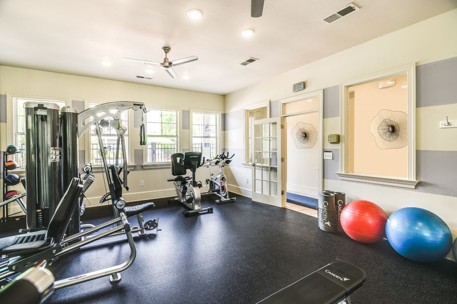 Camden Governors Village Image 23