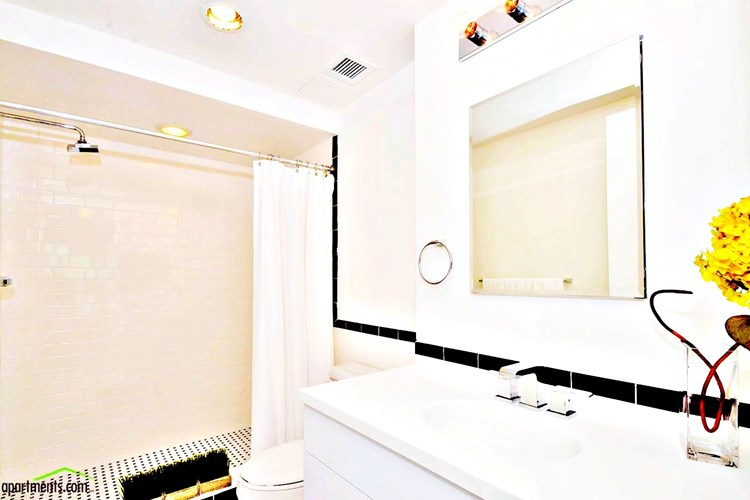 Bathroom with black tile finishes