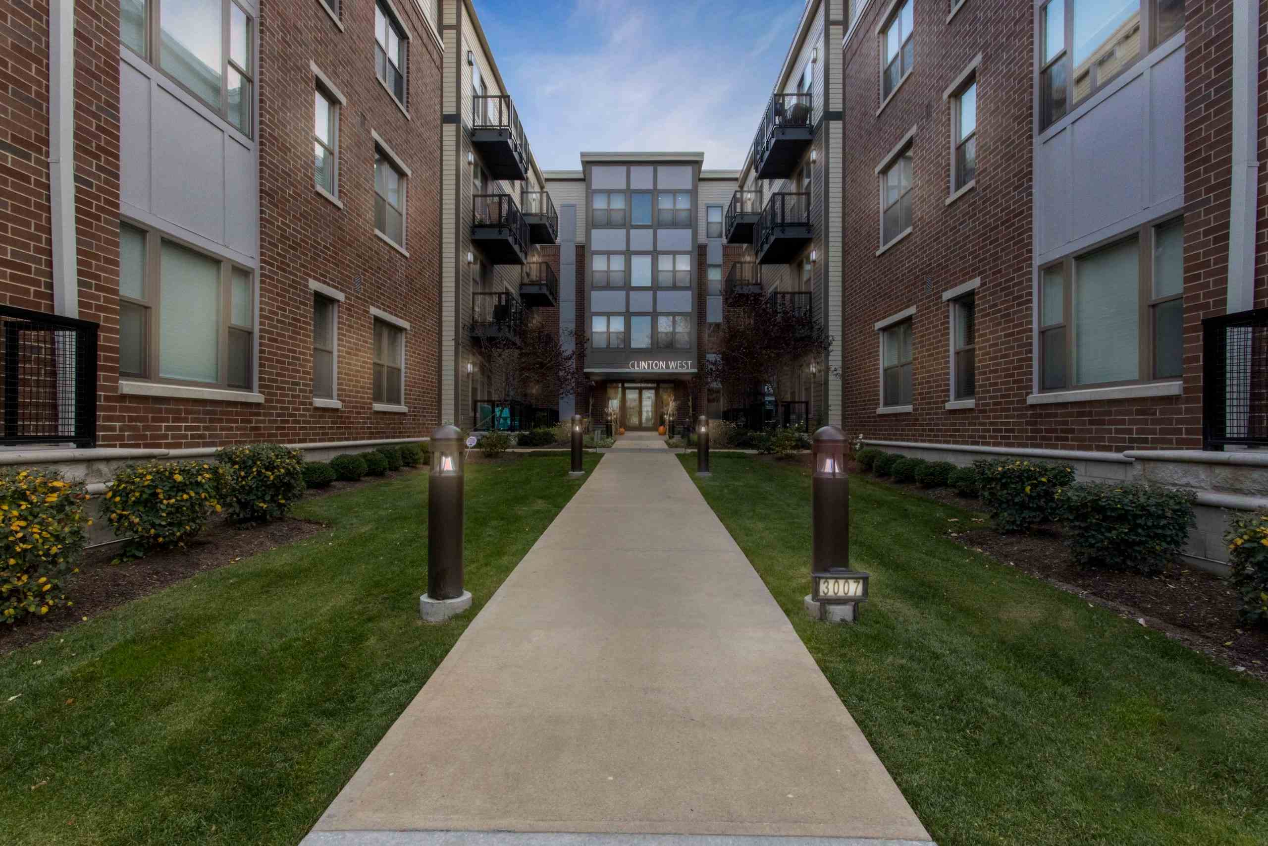 Clinton West Luxury Apartments Image 23