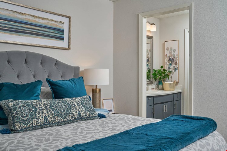 Distinction Apartment Homes Image 8