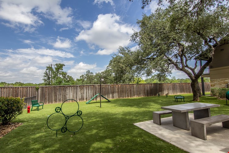 Platinum Shavano Oaks Apartments Image 46