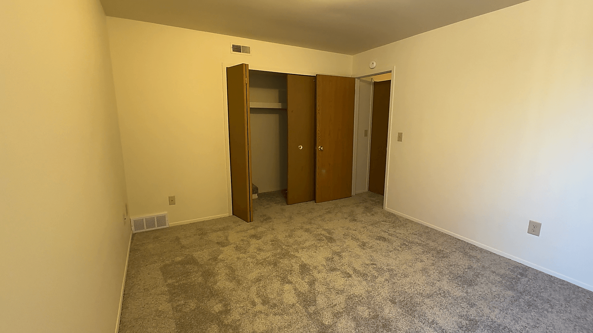 Lakeside Village Apartments Image 81