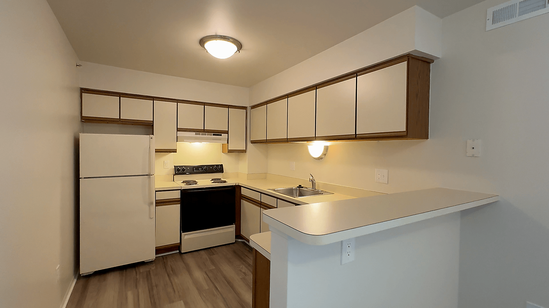 Lakeside Village Apartments Image 167
