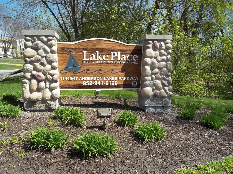 Lake Place Apartments and Townhomes Image 2