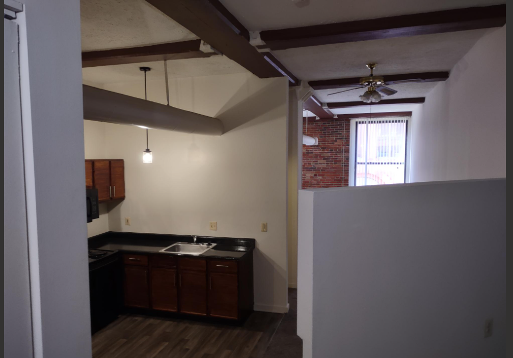 Marlboro Classic Apt & Redwood Square Image 107