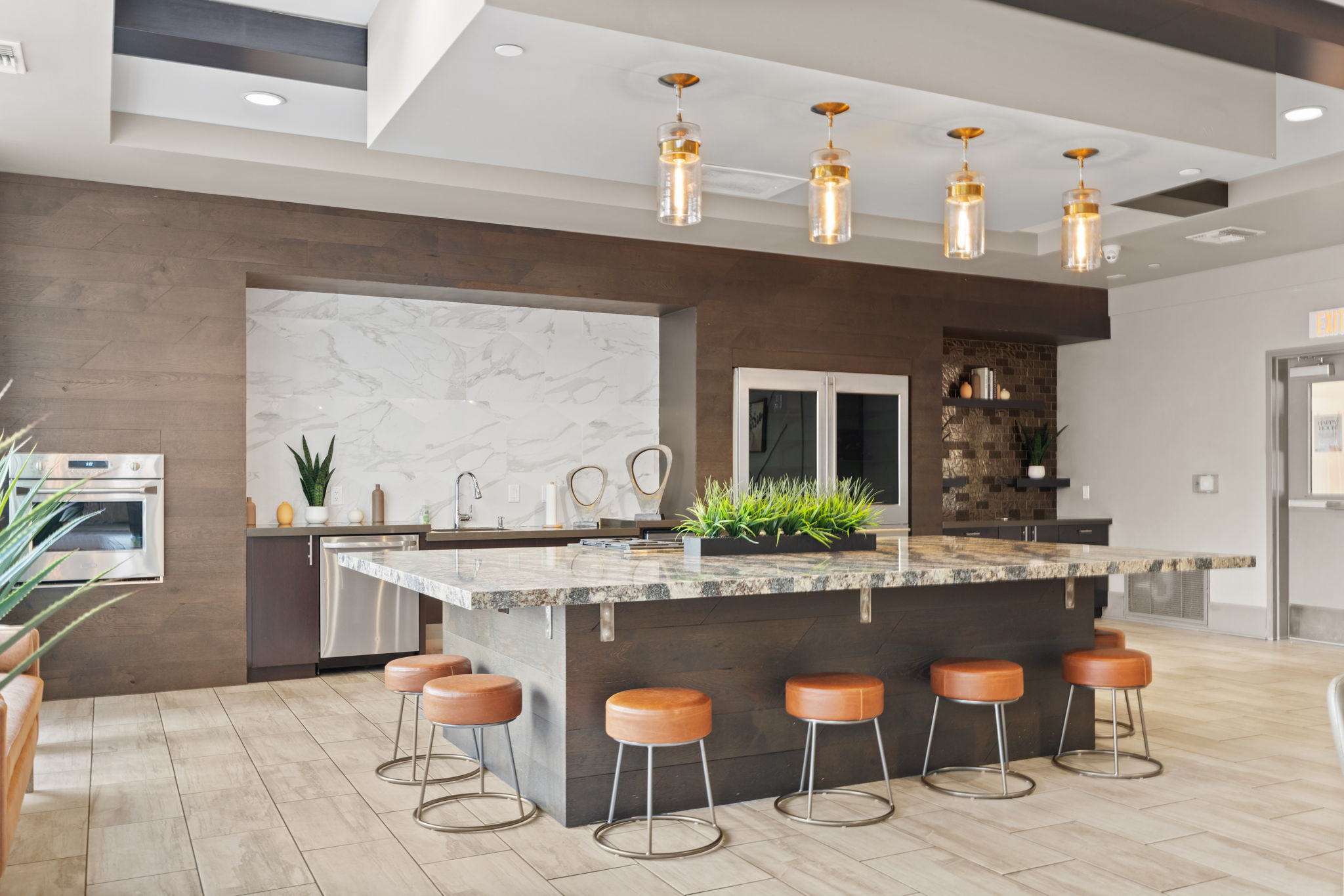 Axis Camelback Image 16