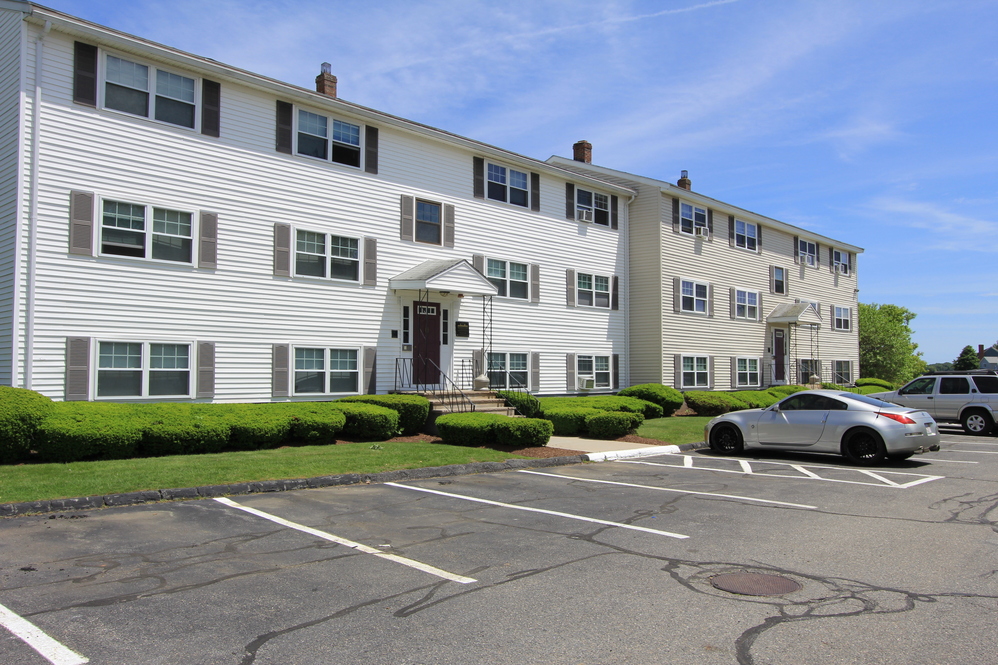 River Drive Apartments Image 1