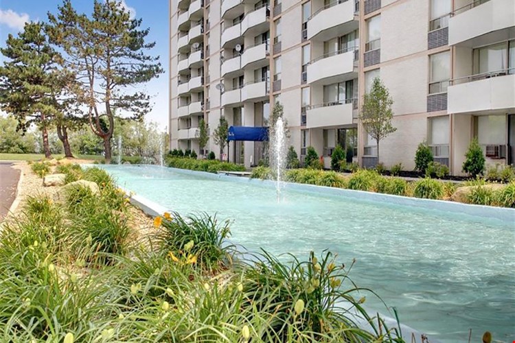 Water's Edge Image 19