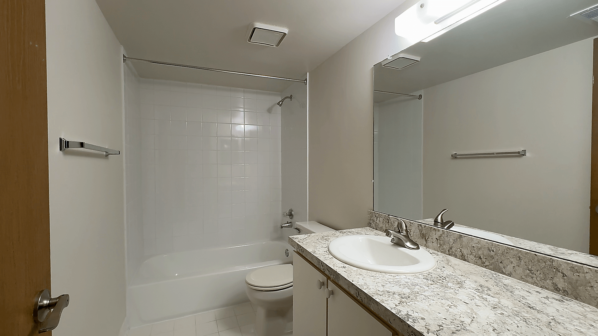 Lakeside Village Apartments Image 106