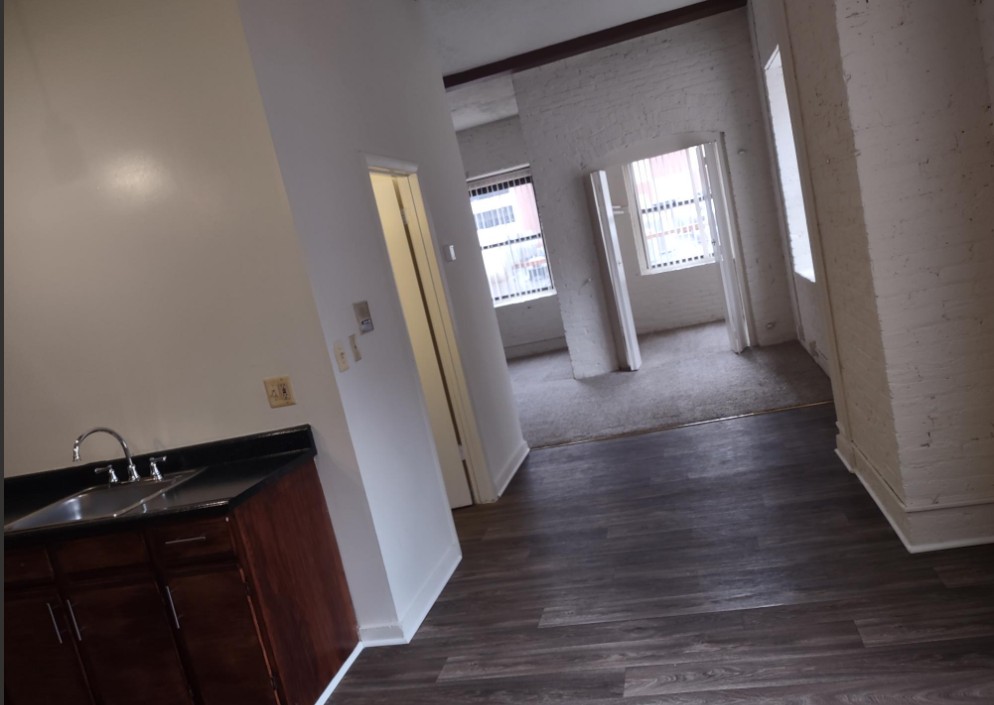 Marlboro Classic Apt & Redwood Square Image 70