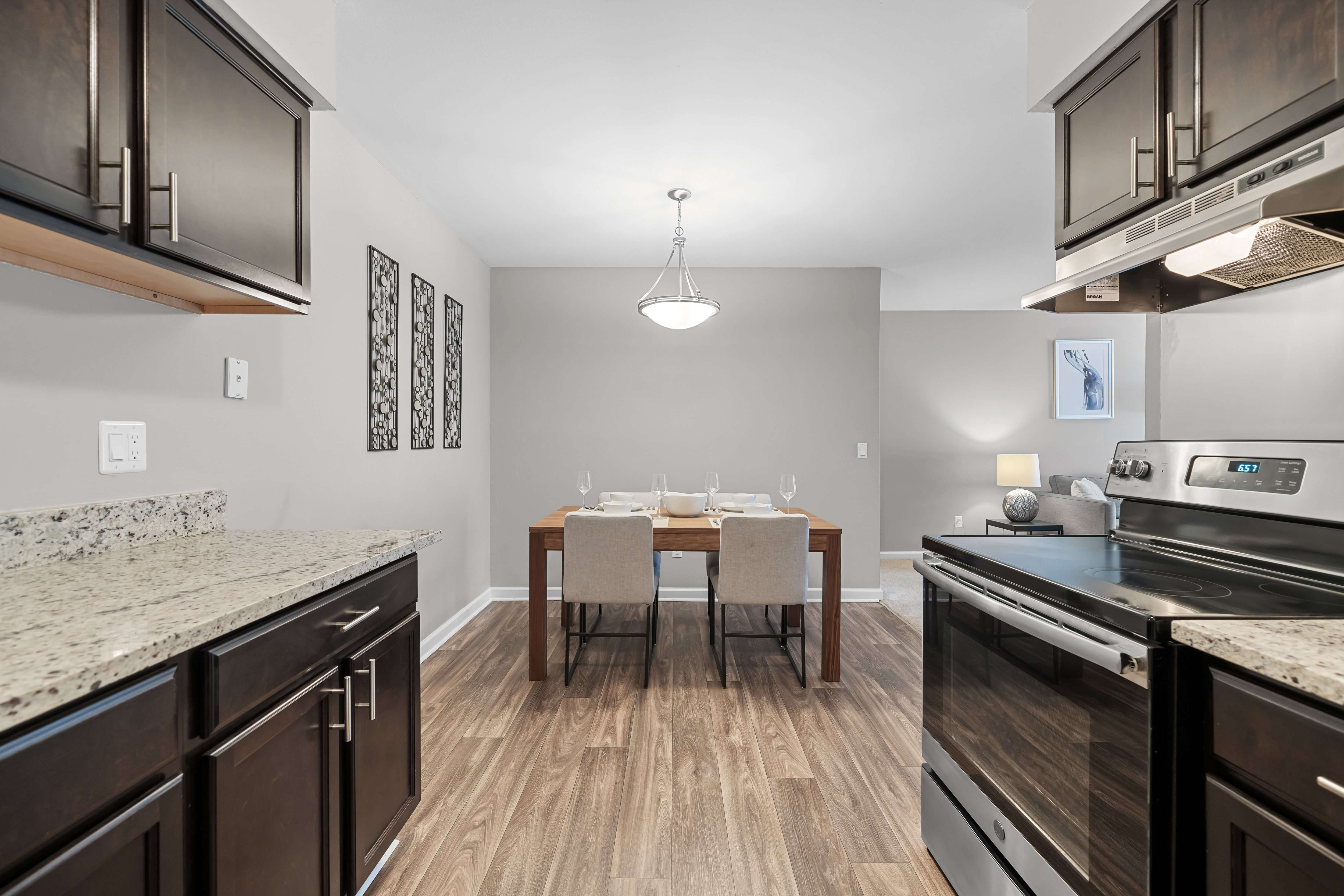 Dining Area at Lakeside Village Apartments, Clinton Township, MI, 48038