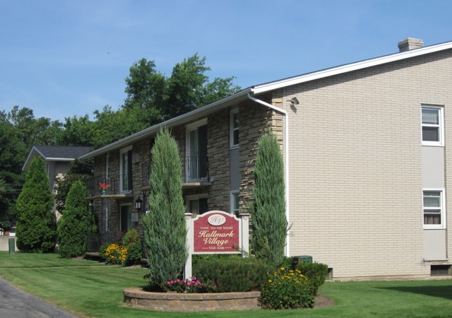 Hallmark Village Apartments Image 4