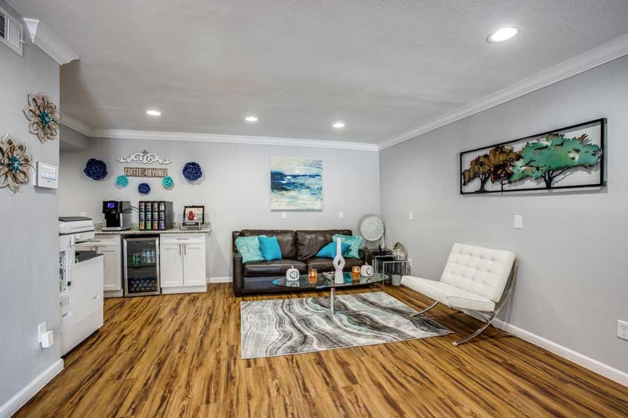 Live Oak Apartments Image 4