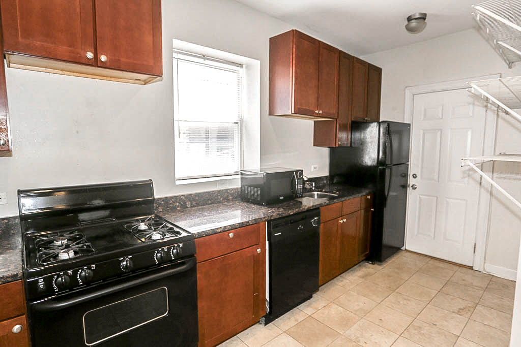 3912-28 N. Pine Grove Image 16