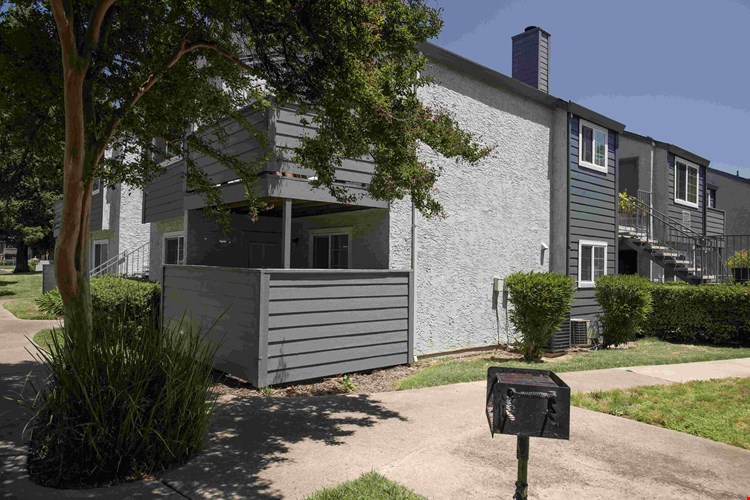 Woodbridge Apartments Image 8