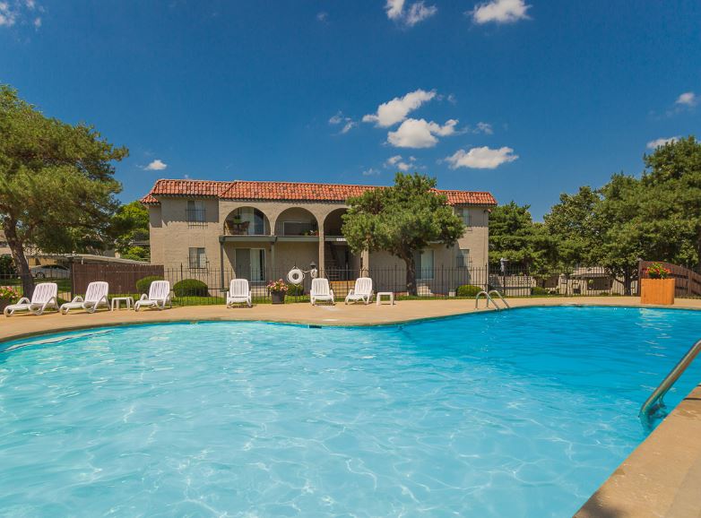 Villa Monterrey Apartment Homes Image 2