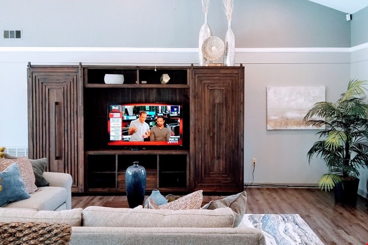 Lake in the Woods Image 16