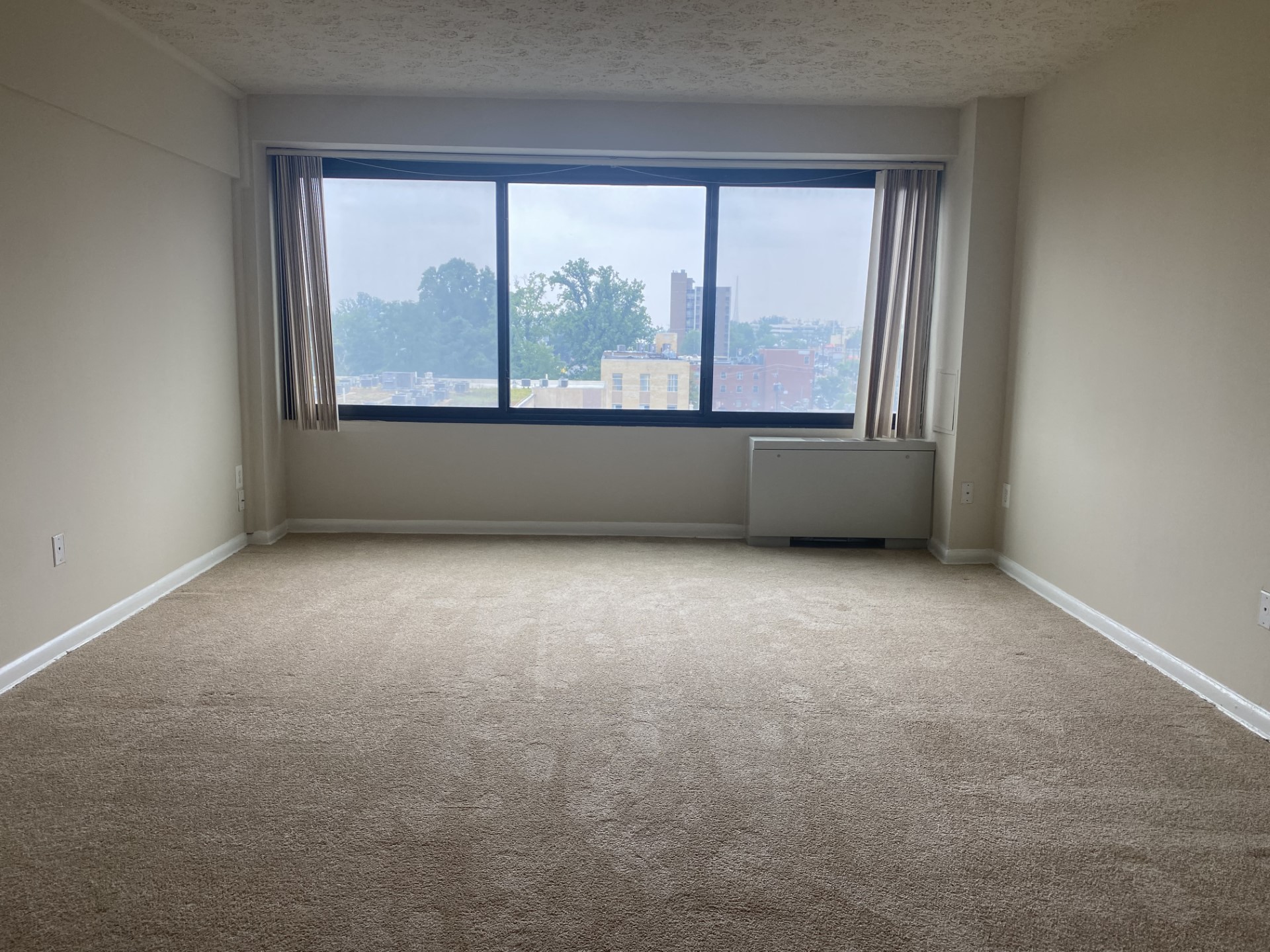 Silver Spring Towers Image 18