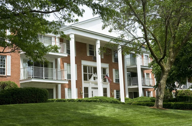 Versailles on The Lakes Image 2