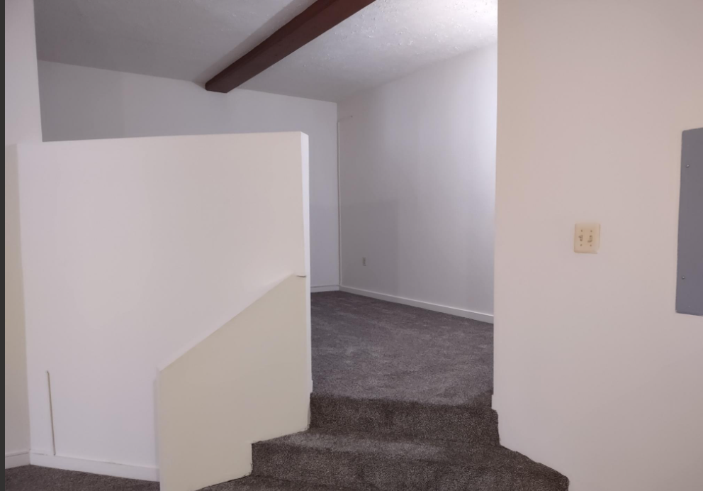 Marlboro Classic Apt & Redwood Square Image 84