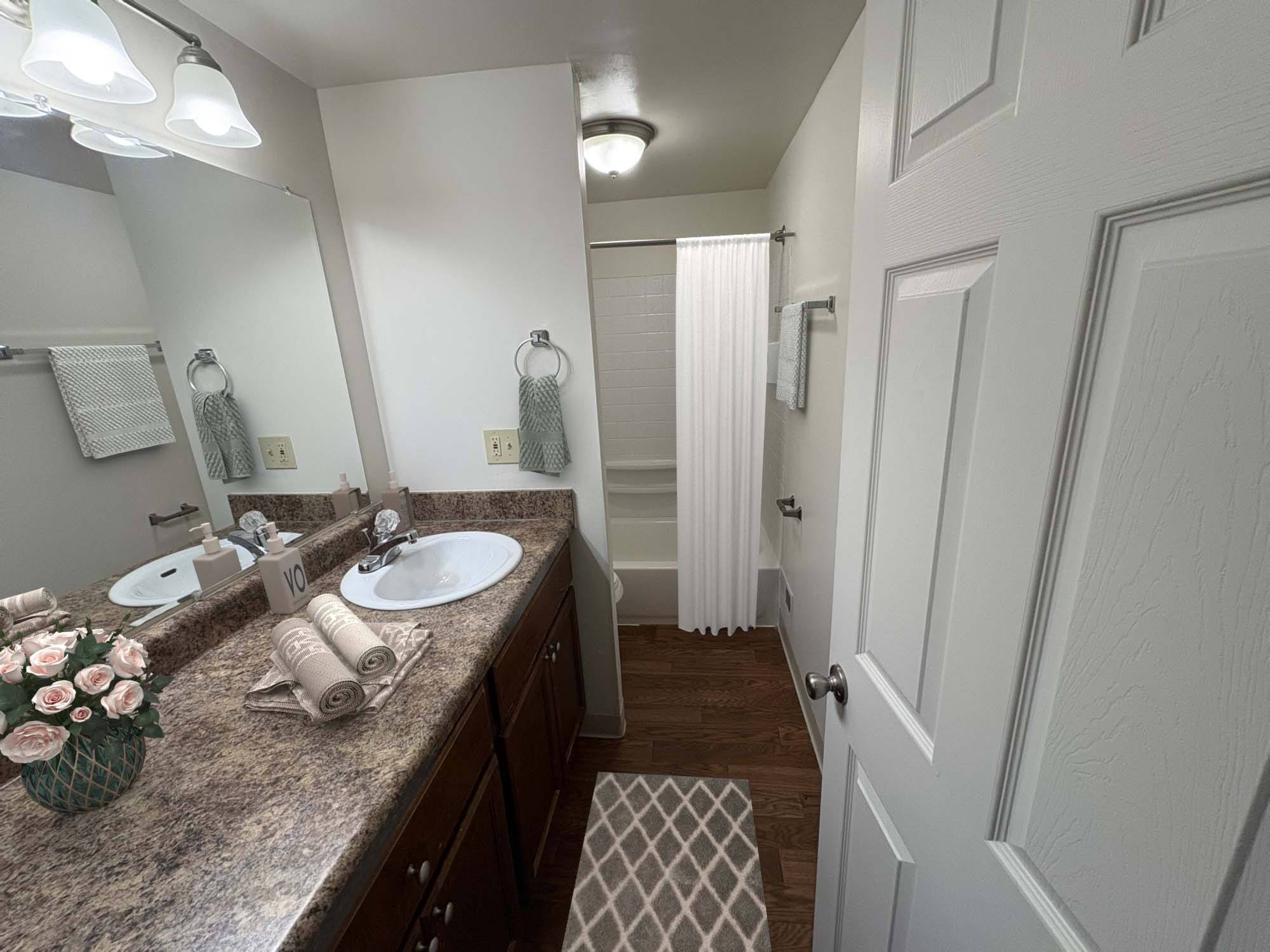 Rivers Edge Apartments and Townhomes Image 17