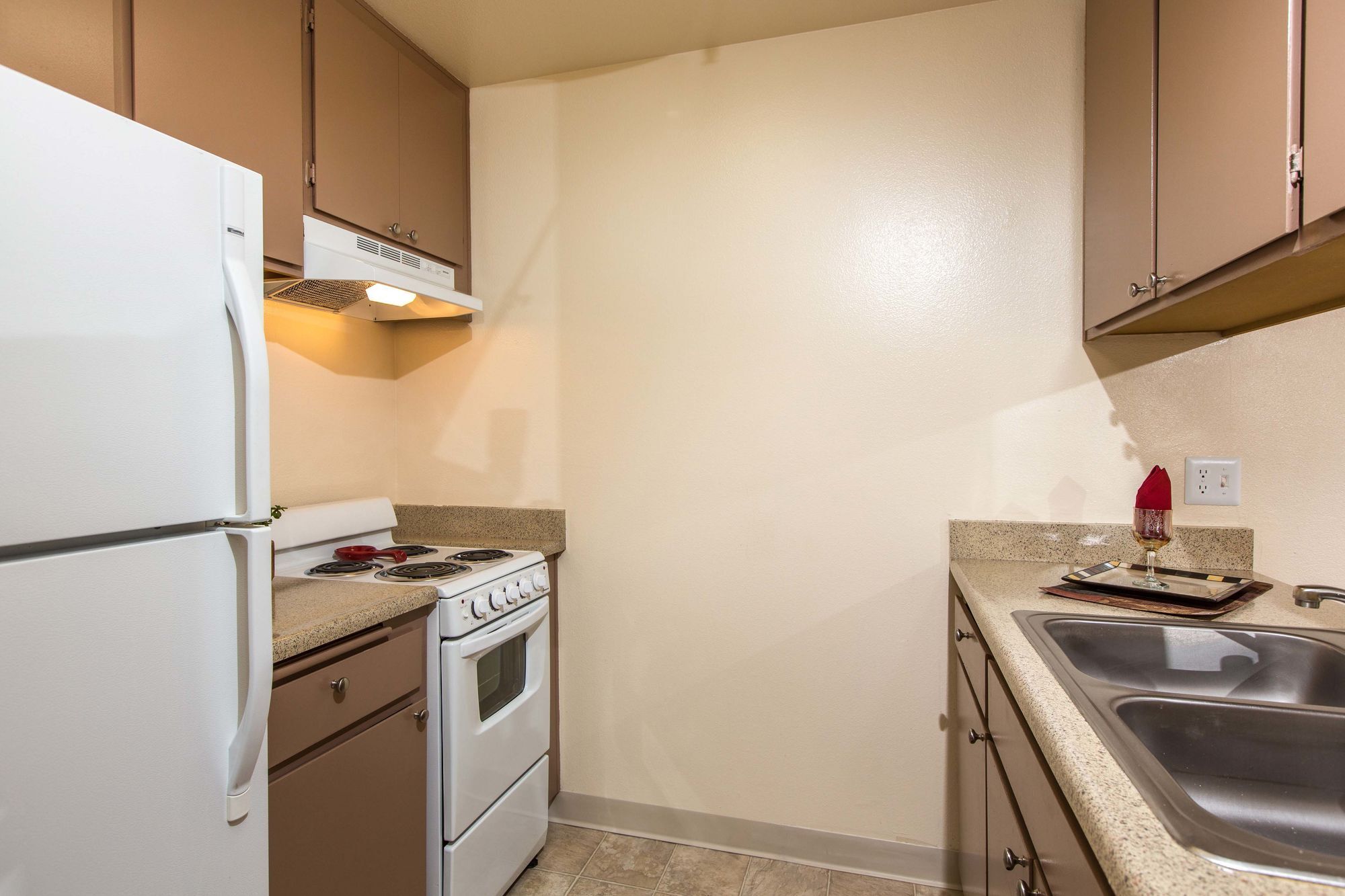 Salt & Vine Oceanside Apartments Image 3