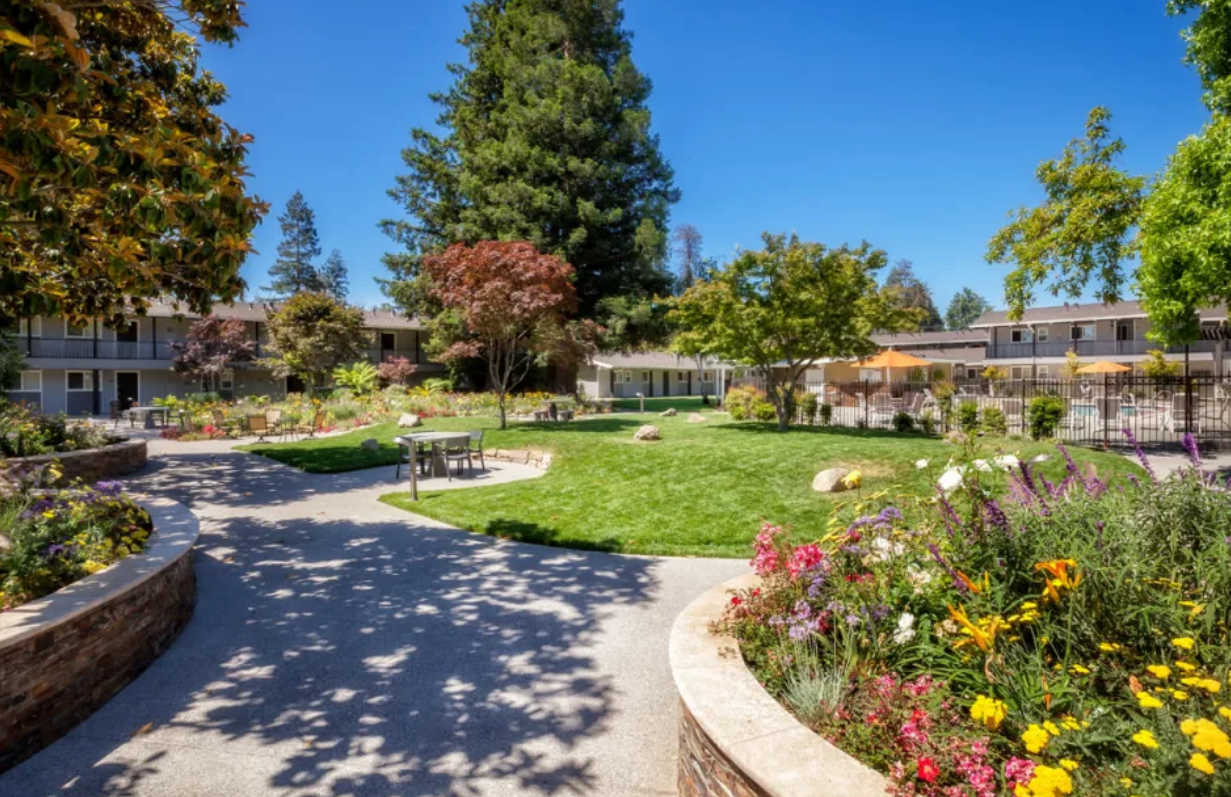 Parkwood Apartments Image 3