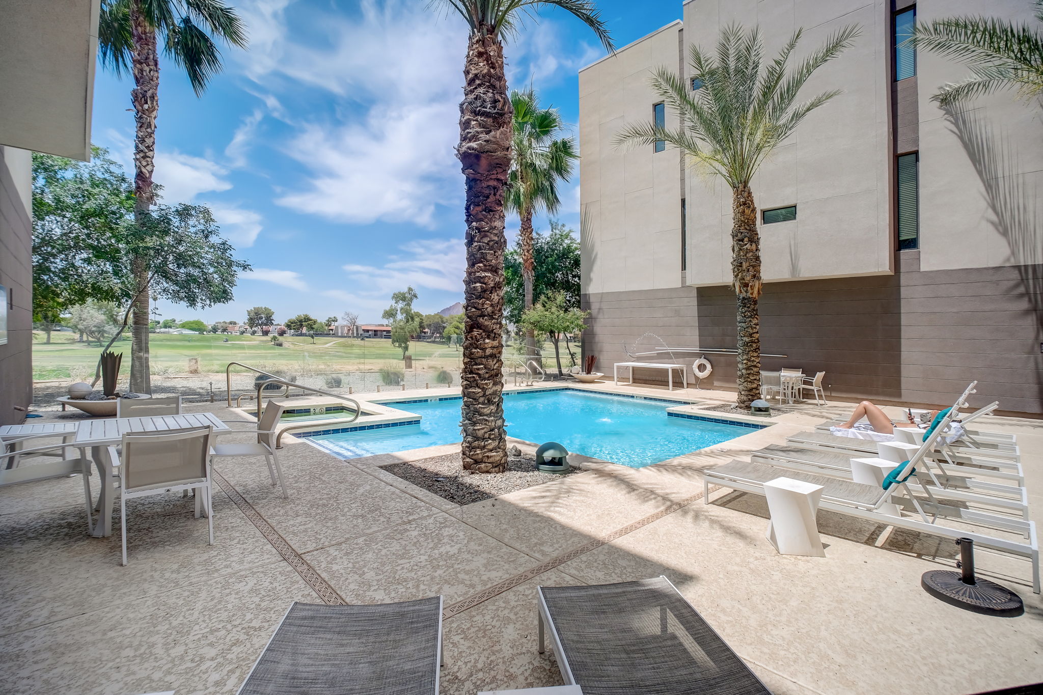 Dusk Scottsdale Apartments Image 4