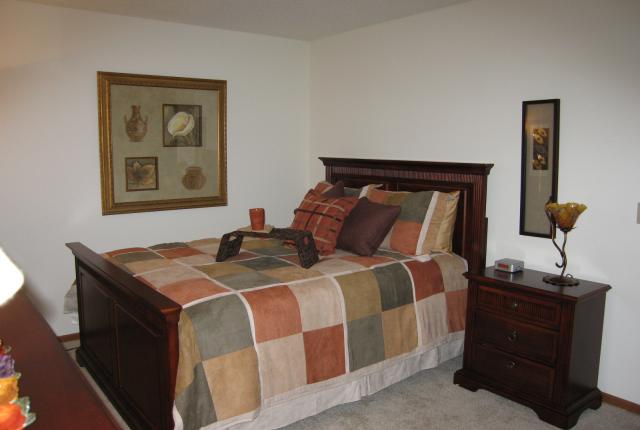 New Orleans Court Apartments and Townhomes Image 10