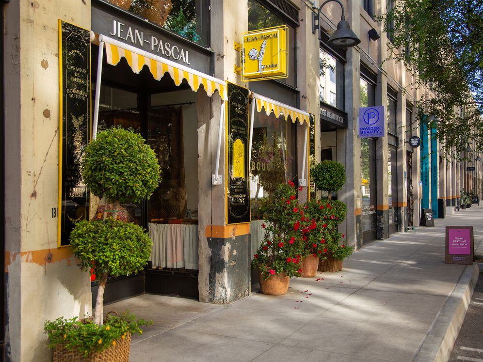 Shopping and dining options on E. 7th St.