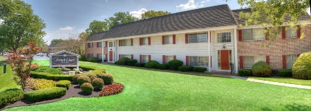French Court Apartments Image 7