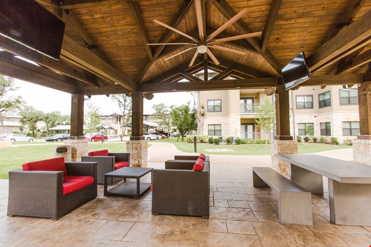 Platinum Shavano Oaks Apartments Image 26