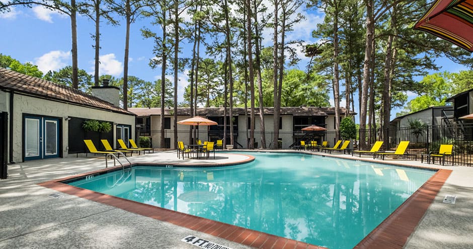 River Oaks Apartments Image 1