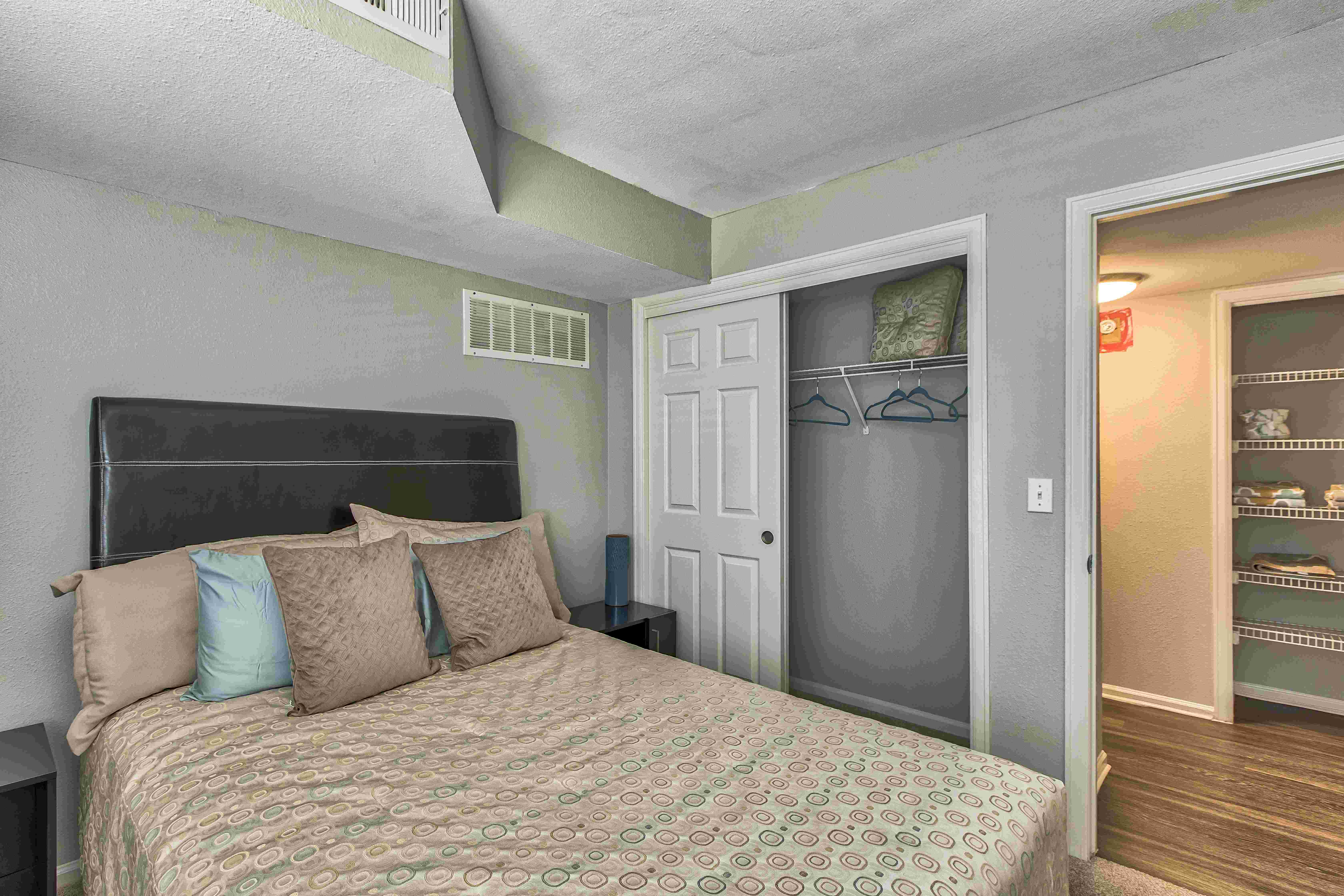 Willow Run Village Apartments Image 9