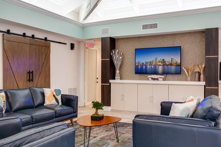 Emerald Palms Apartment Image 24